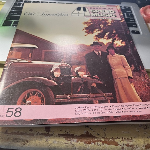 OLD SMOOTHIES: EASY-PLAY SPEED MUSIC  ASIN: B0027NX17W - Picture 1 of 3
